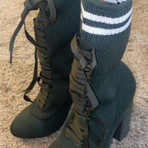 Stylish Green Lace-Up Women's Boots